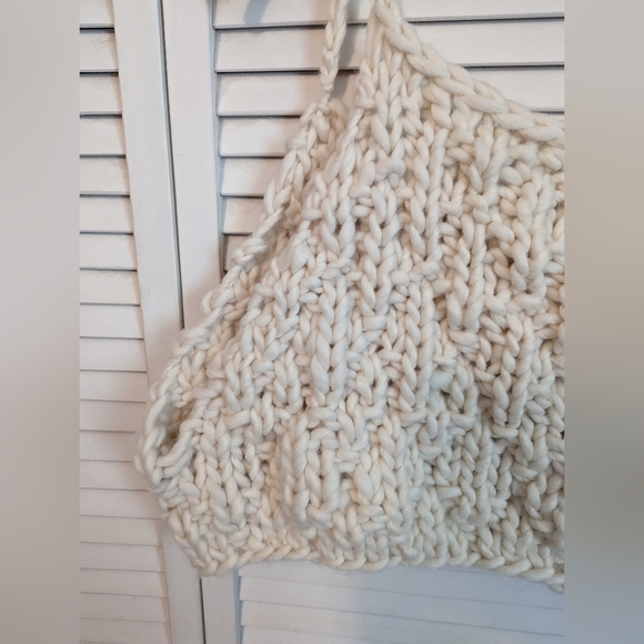 Hand knit crop top - Picture 2 of 10